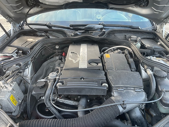 Mercedes-Benz E200 29 of 30