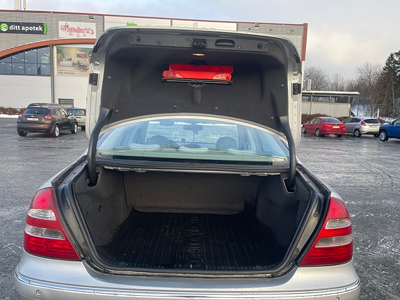 Mercedes-Benz E200 16 of 30