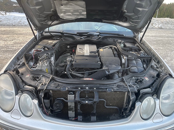 Mercedes-Benz E200 28 of 30
