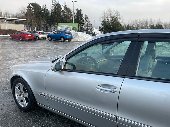 Mercedes-Benz E200 5 of 30