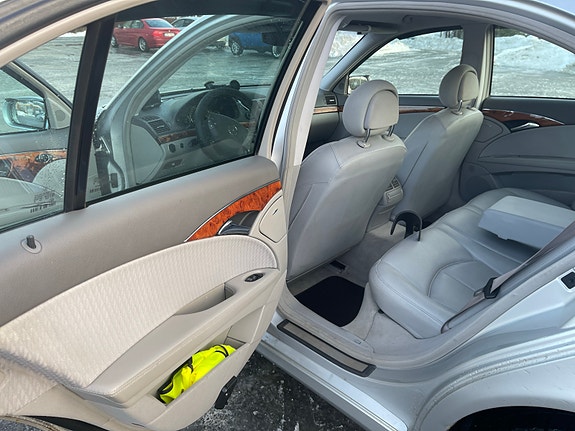 Mercedes-Benz E200 22 of 30