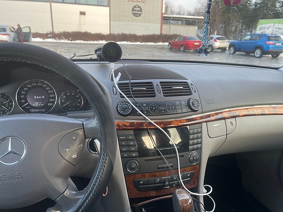 Mercedes-Benz E200 30 of 30