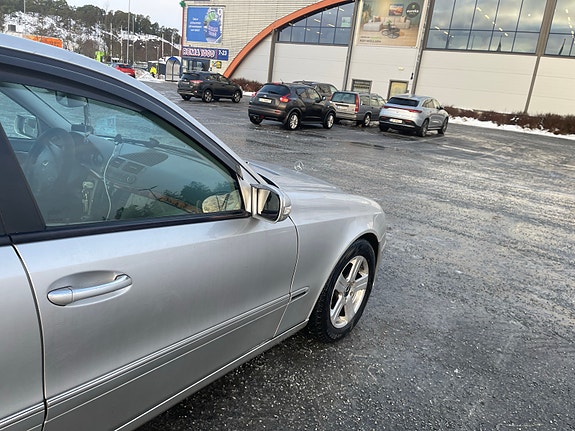 Mercedes-Benz E200 8 of 30