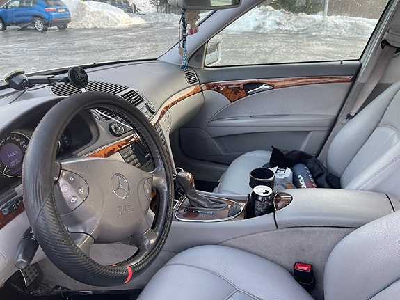 Mercedes-Benz E200 26 of 30