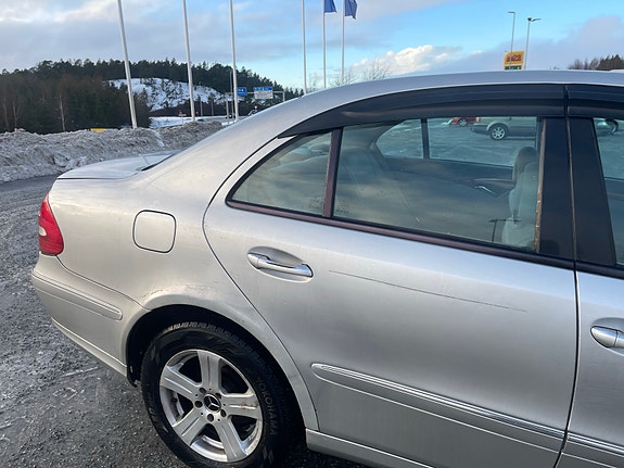 Mercedes-Benz E200 9 of 30