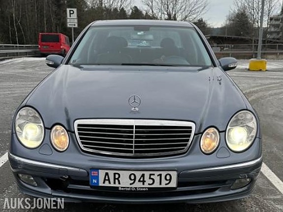 Mercedes-Benz E-Klasse 2 of 5
