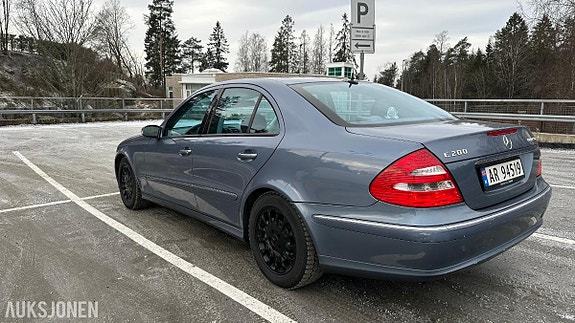 Mercedes-Benz E-Klasse 4 of 5