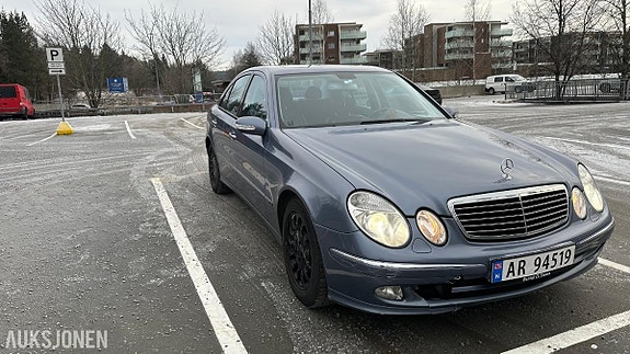 Mercedes-Benz E-Klasse 3 of 5