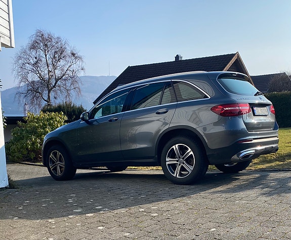 Mercedes-Benz GLC350 e 2 of 27
