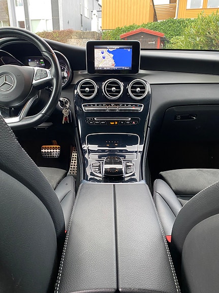 Mercedes-Benz GLC350 e 6 of 27