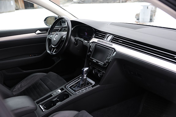 Volkswagen Passat 5 of 16