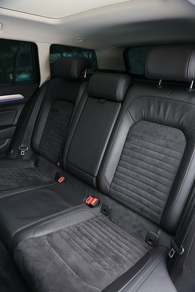 Volkswagen Passat 9 of 16
