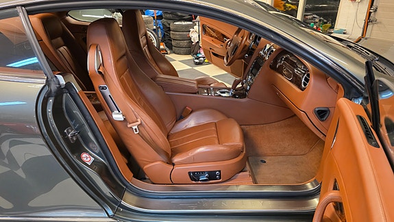 Bentley Continental GT 30 of 30