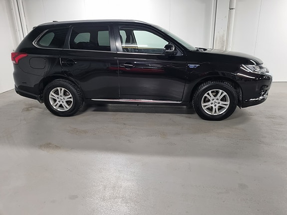 Mitsubishi Outlander 3 of 5