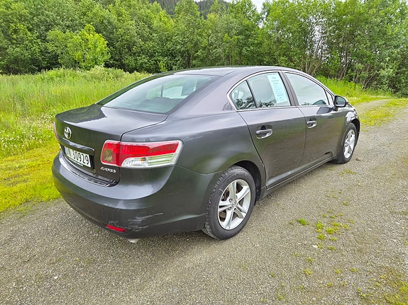 Toyota Avensis 5 of 15