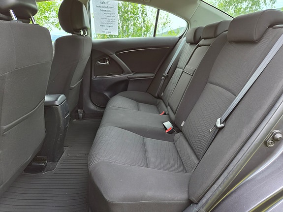 Toyota Avensis 12 of 15
