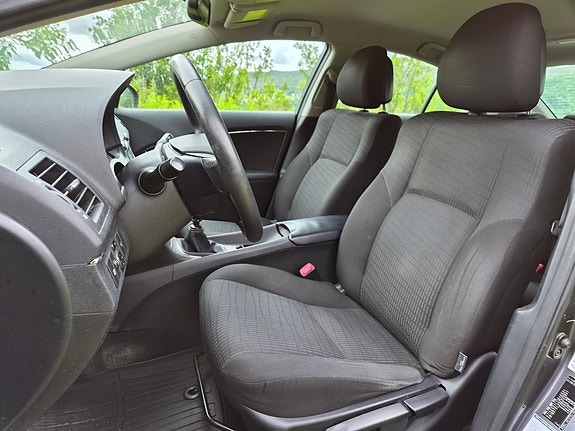 Toyota Avensis 11 of 15