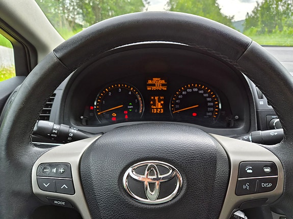 Toyota Avensis 9 of 15