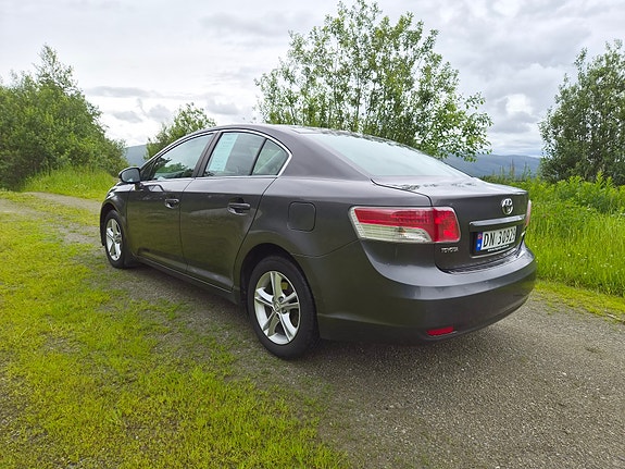Toyota Avensis 3 of 15