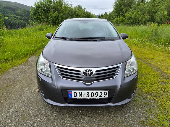 Toyota Avensis 8 of 15