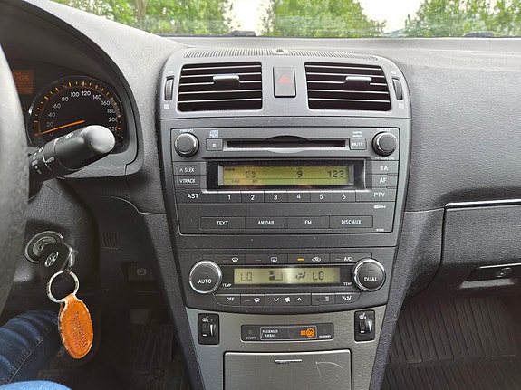 Toyota Avensis 10 of 15