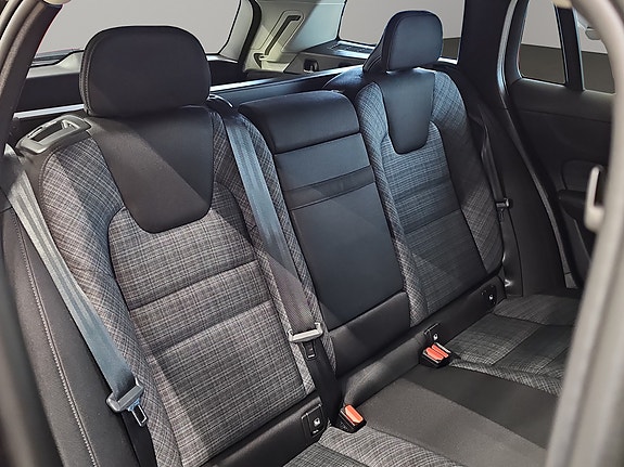 Volvo V60 22 of 30