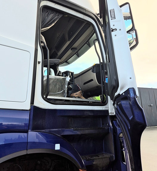 Mercedes-Benz Actros 2023 kranbil m/HMF 4020 – Kraftig, pålitelig og klar til arbeid 16 of 30