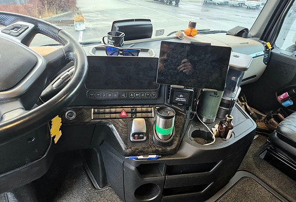 Mercedes-Benz Actros 2023 kranbil m/HMF 4020 – Kraftig, pålitelig og klar til arbeid 9 of 30