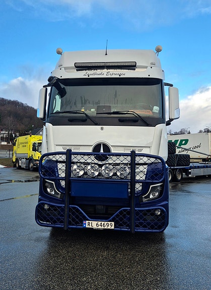 Mercedes-Benz Actros 2023 kranbil m/HMF 4020 – Kraftig, pålitelig og klar til arbeid 3 of 30