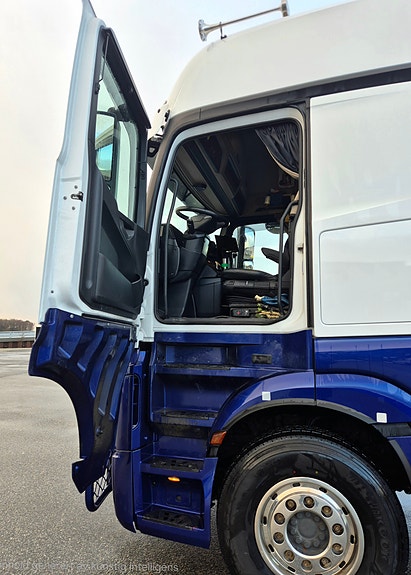 Mercedes-Benz Actros 2023 kranbil m/HMF 4020 – Kraftig, pålitelig og klar til arbeid 7 of 30