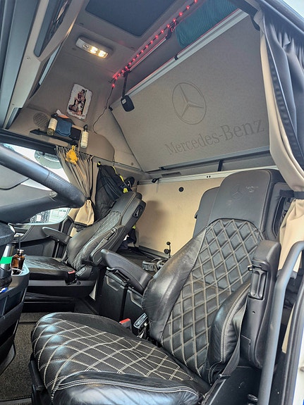 Mercedes-Benz Actros 2023 kranbil m/HMF 4020 – Kraftig, pålitelig og klar til arbeid 8 of 30