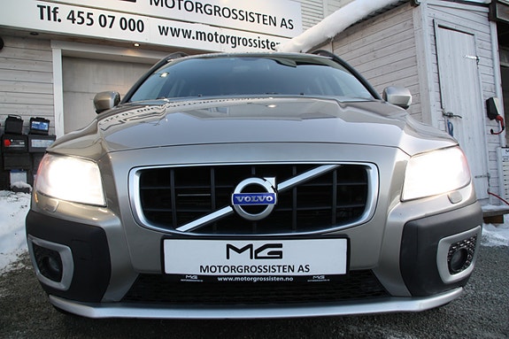 Volvo XC70 2 of 24