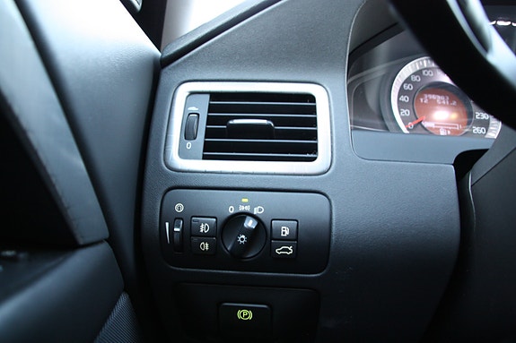 Volvo XC70 17 of 24
