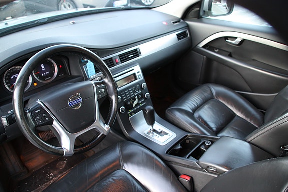 Volvo XC70 12 of 24