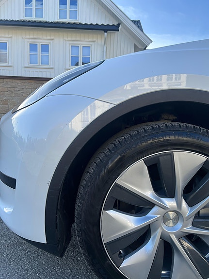 Tesla Model Y 7 of 7