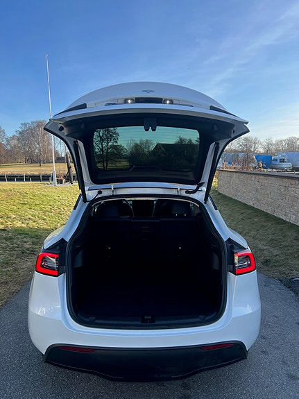 Tesla Model Y 6 of 7