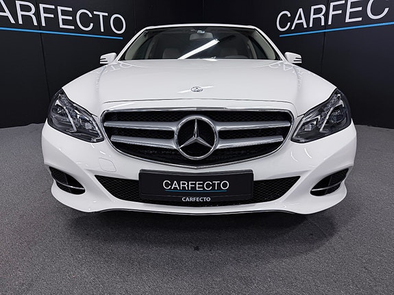 Mercedes-Benz E250 4 of 5