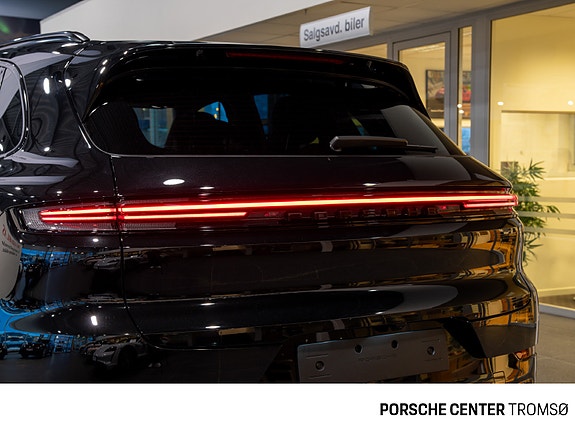 Porsche Cayenne 15 of 30