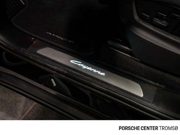 Porsche Cayenne 21 of 30