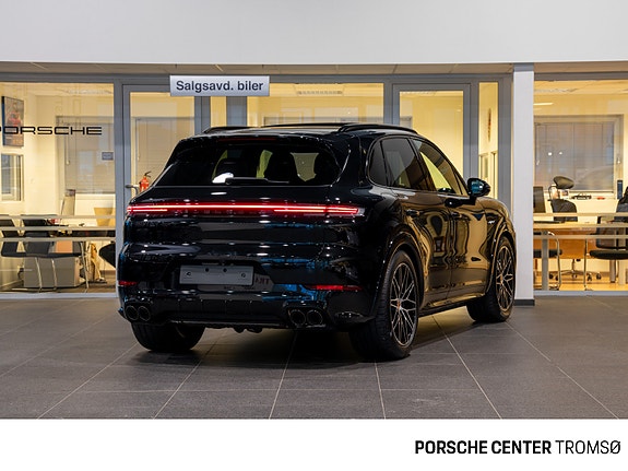 Porsche Cayenne 8 of 30