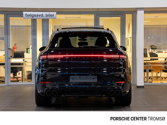 Porsche Cayenne 9 of 30