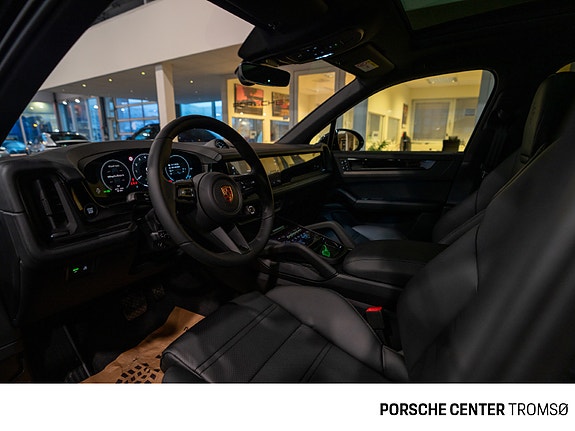 Porsche Cayenne 24 of 30