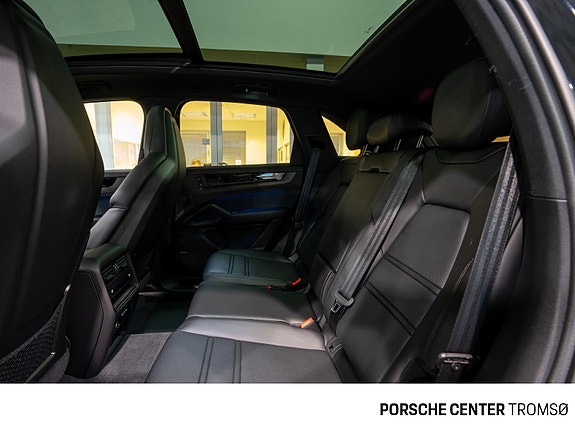 Porsche Cayenne 18 of 30