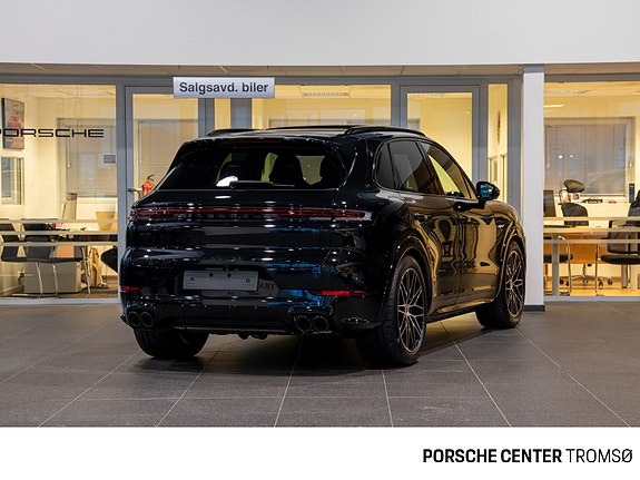 Porsche Cayenne 7 of 30