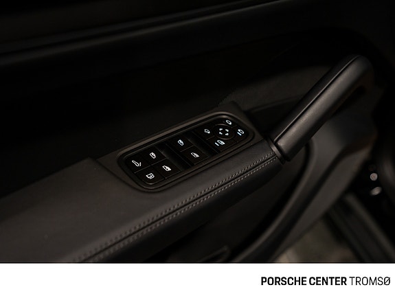 Porsche Cayenne 19 of 30