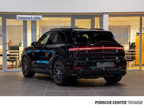 Porsche Cayenne 10 of 30
