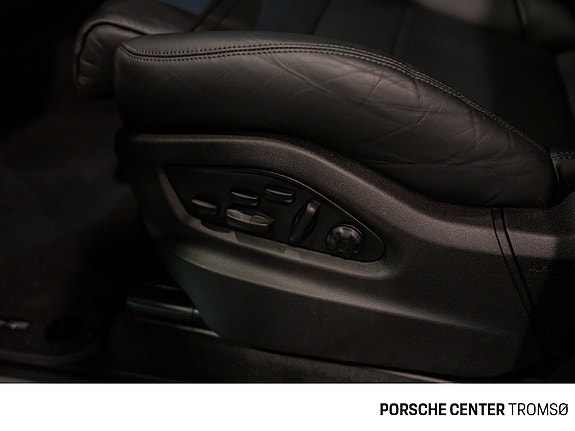 Porsche Cayenne 22 of 30
