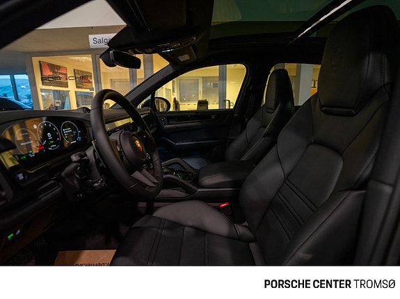 Porsche Cayenne 25 of 30