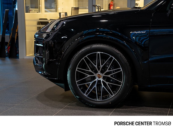 Porsche Cayenne 13 of 30