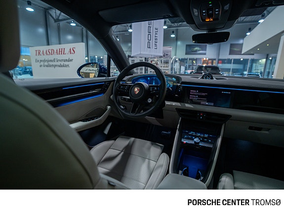 Porsche Macan 24 of 30